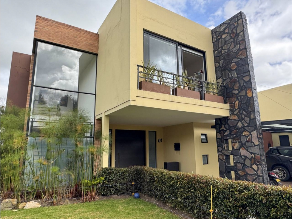 Vive la Tranquilidad en esta Casa Campestre en venta.
