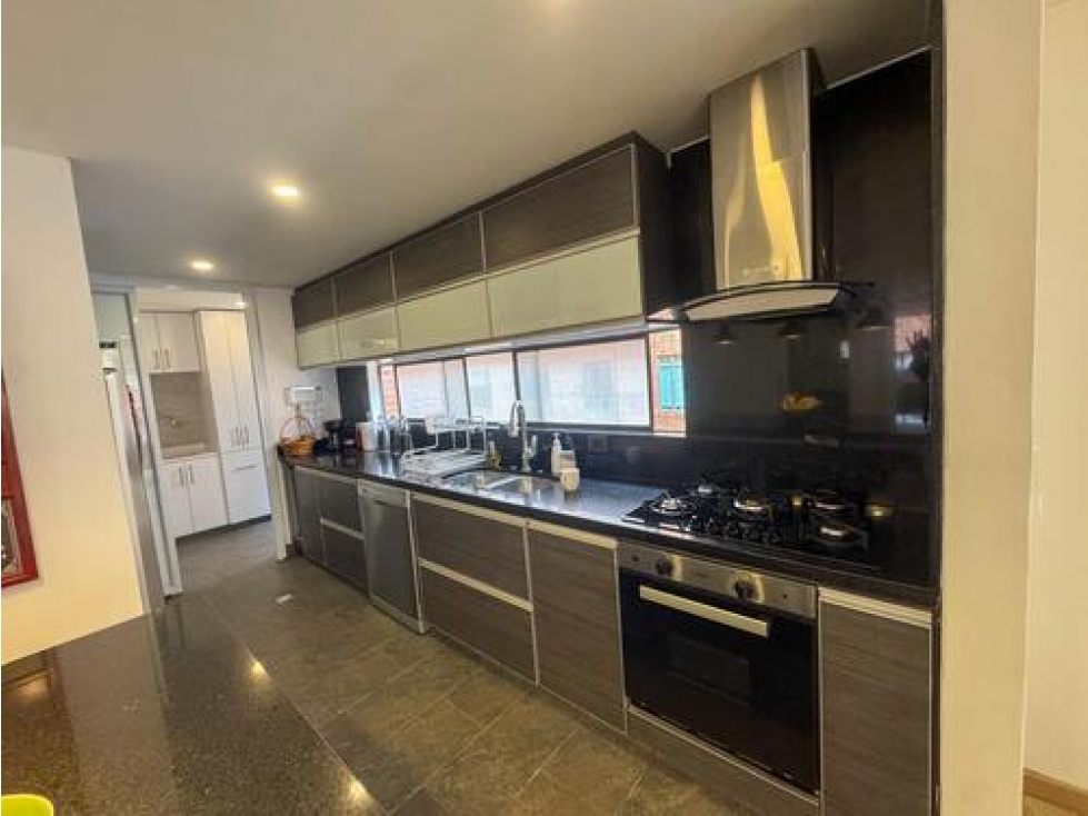 Vendo hermoso apartamento, remodelado, excelente iluminación. — foto 6