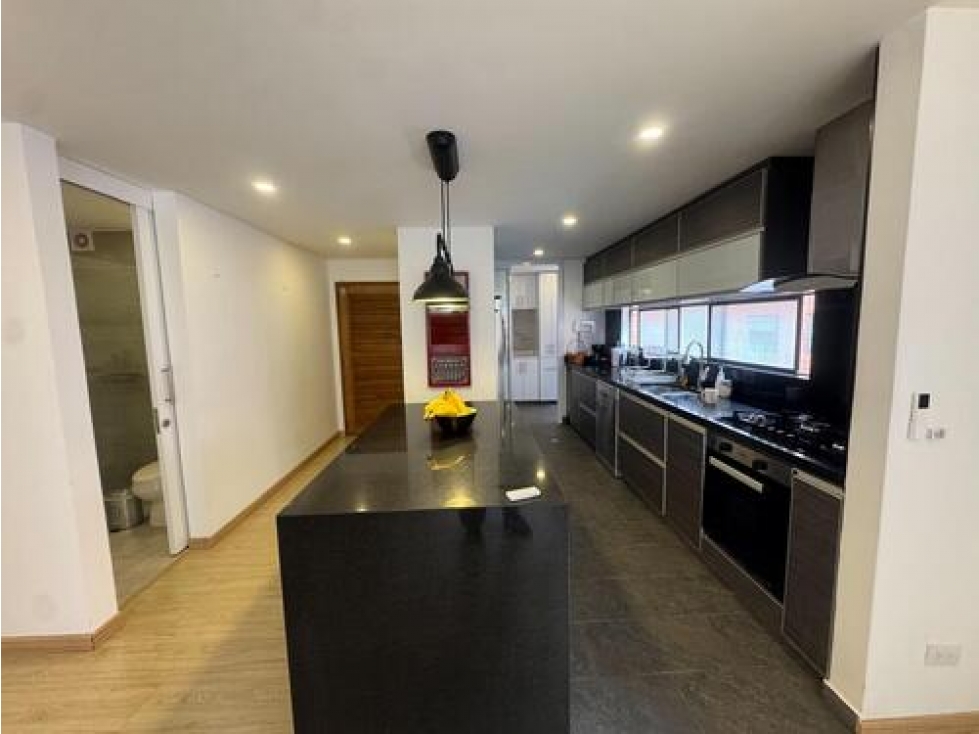 Vendo hermoso apartamento, remodelado, excelente iluminación. — foto 5