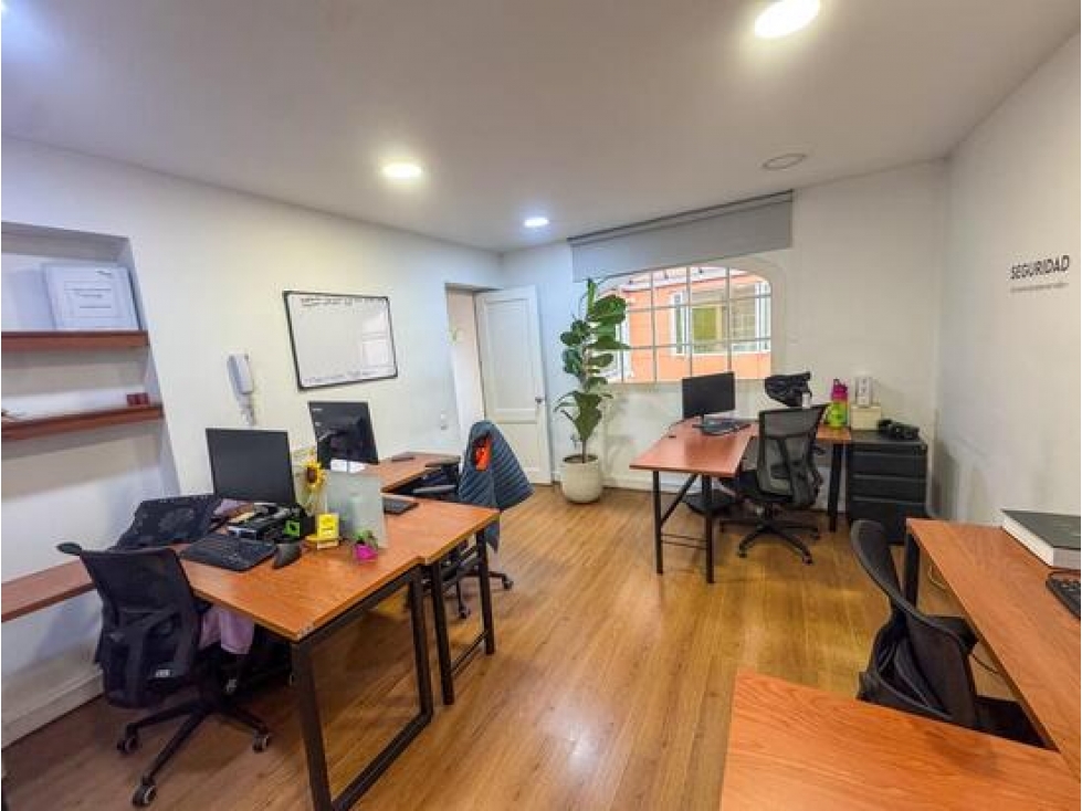 Oficina Remodelada con Arquitectura Clásica en Teusaquillo — foto 5