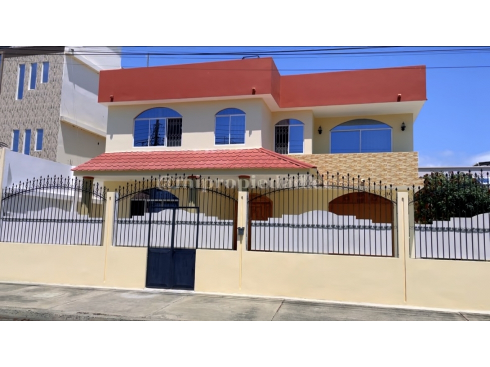 CASA AMPLIA EN URB MANTA 2000 - 1