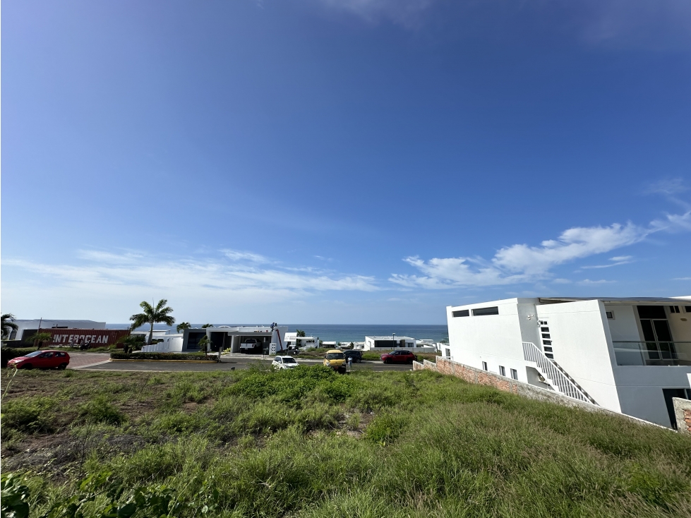 TERRENO EN URBANIZACIÓN MARINA BLUE, SUR DE MANTA - 1
