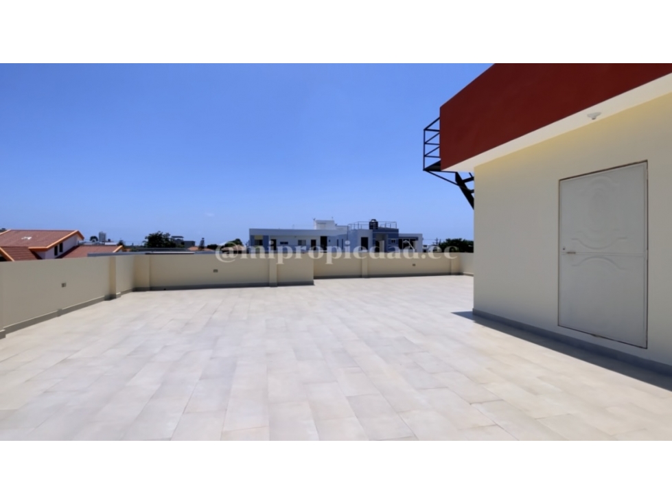 CASA AMPLIA EN URB MANTA 2000 - 6
