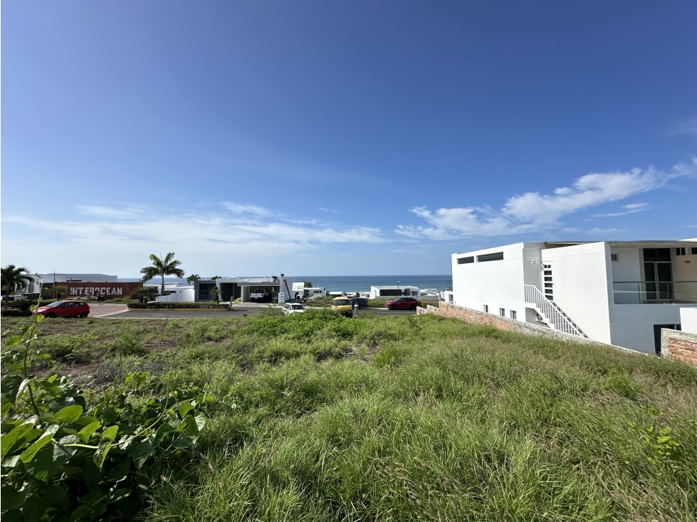 TERRENO EN URBANIZACIÓN MARINA BLUE, SUR DE MANTA - 3