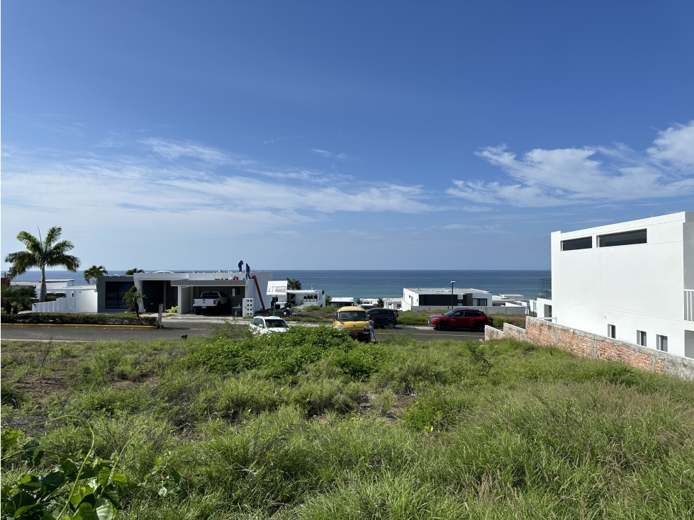 TERRENO EN URBANIZACIÓN MARINA BLUE, SUR DE MANTA - 2