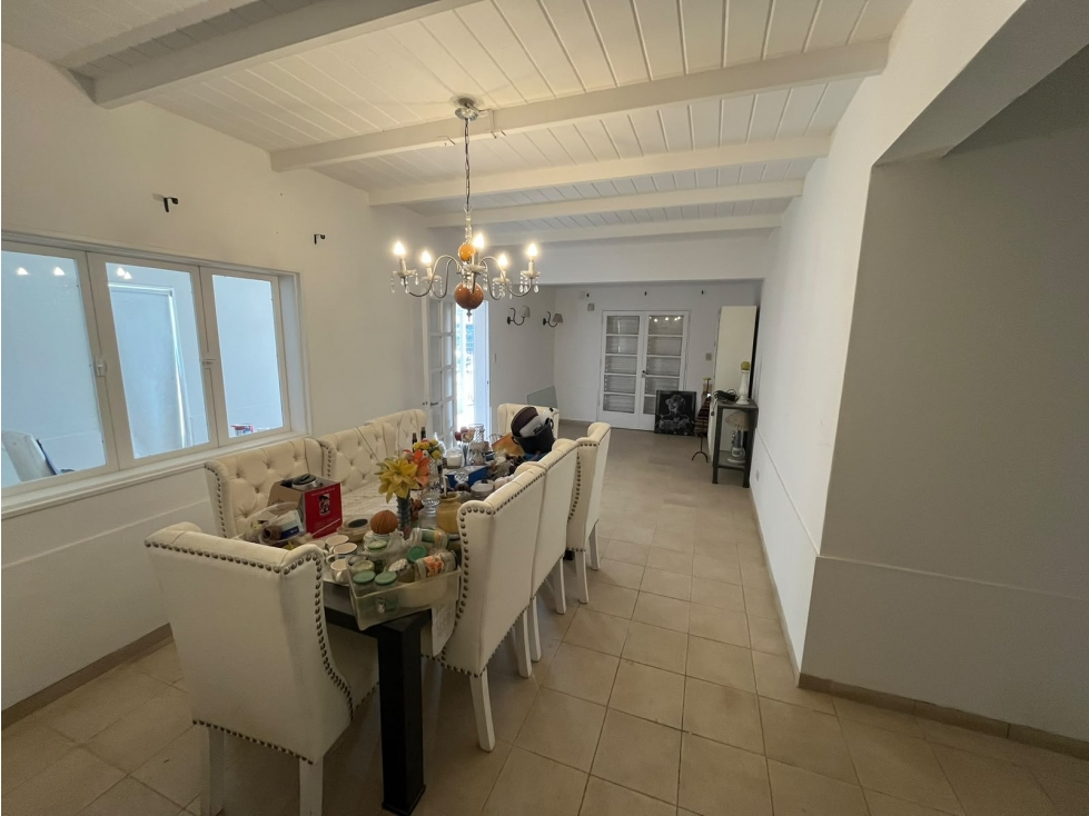 Casa en venta con estilo y amplitud en excelente ubicacion de Tunuyan - 2