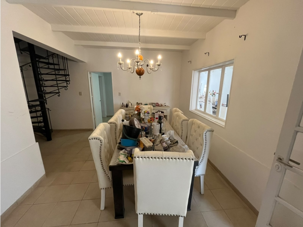 Casa en venta con estilo y amplitud en excelente ubicacion de Tunuyan - 5