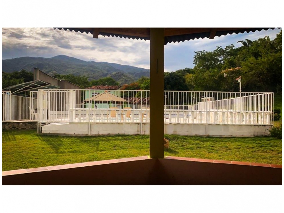 SE VENDE CASA LOTE EN SANTA FE DE ANTIOQUIA, MINUTOS DEL PARQUE - 4