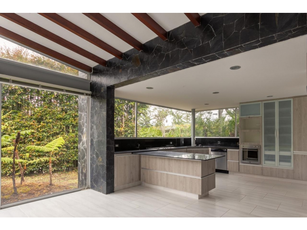 CASA EN VENTA Y RENTA - ESCOBERO