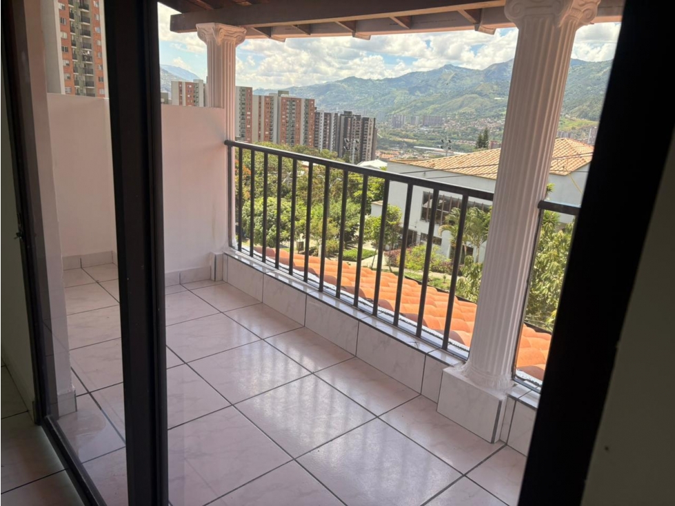 CASA EN VENTA BELLO - BUCAROS 3 NIVELES 2 PARQUEADEROS