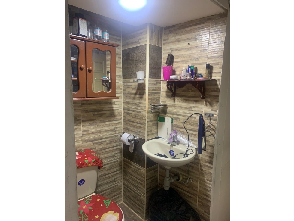 EXCELENTE OPORTUNIDAD SE VENDE CASA - EL CARMELO - BELLO — foto 2