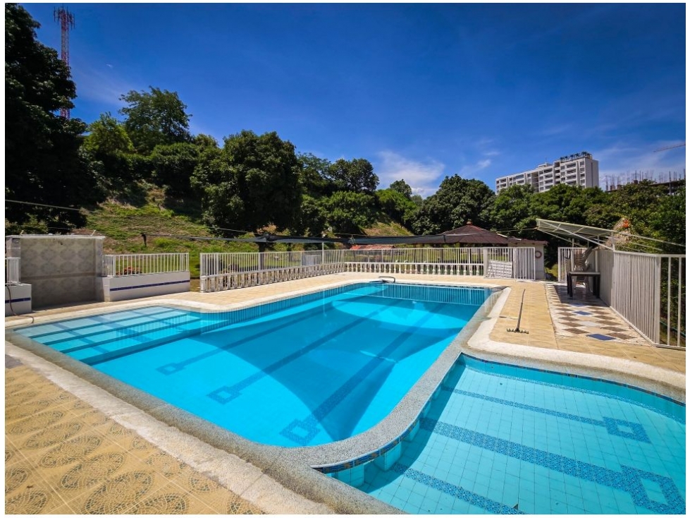 SE VENDE CASA LOTE EN SANTA FE DE ANTIOQUIA, MINUTOS DEL PARQUE - 1