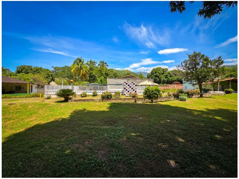 SE VENDE CASA LOTE EN SANTA FE DE ANTIOQUIA, MINUTOS DEL PARQUE - 5