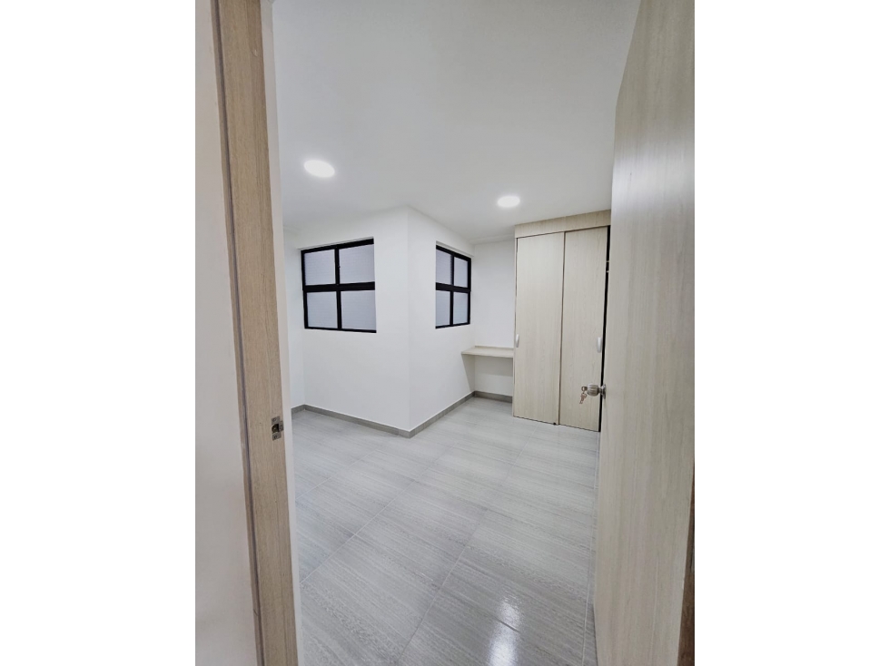 SE VENDE EDIFICIO 3 PISOS APTOS RENTABLES Y MODERNOS - NIQUIA - 3