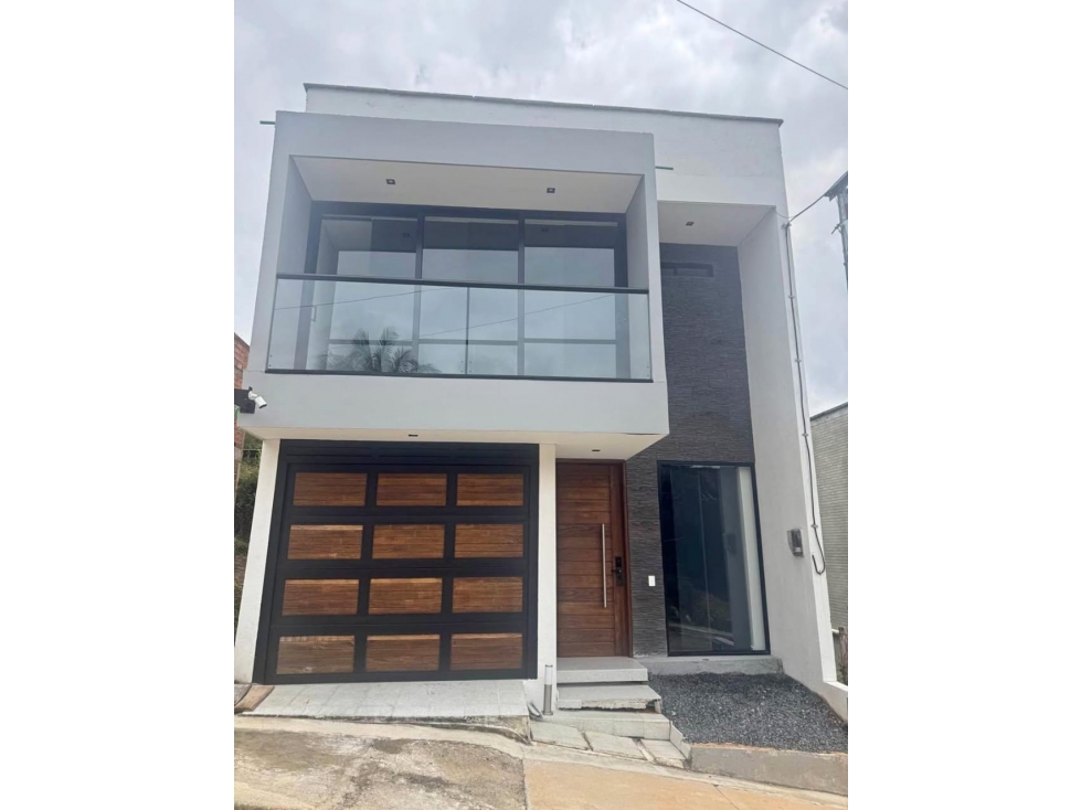 VENDO HERMOSA CASA 2 PLANTAS - UBICADA RIO NEGRO BARRIO EL NOGAL