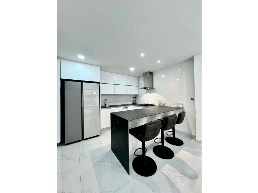 LAURELES - MEDELLIN - SE VENDE APARTAMENTO CON PARQUEADERO — foto 2