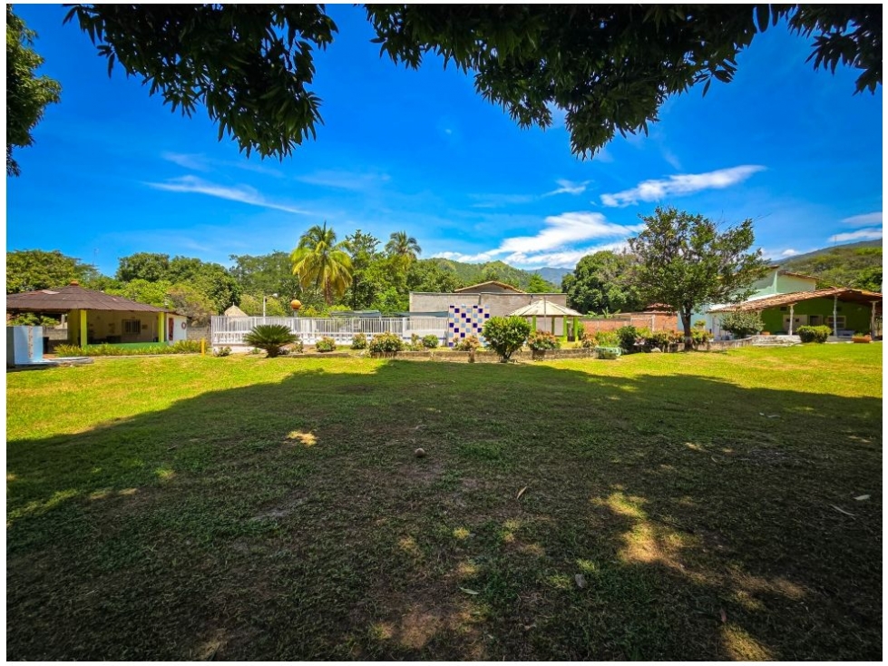 SE VENDE CASA LOTE EN SANTA FE DE ANTIOQUIA, MINUTOS DEL PARQUE - 3