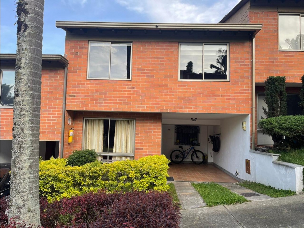 VENTA DE CASA DE 154 M² Y VISTA A RESERVA LAS ANTILLAS ENVIGADO