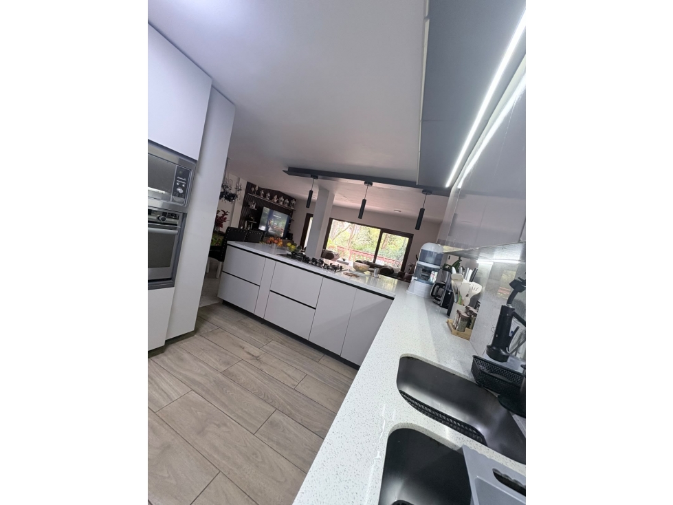 VENTA DE CASA EN LA LOMA DEL ESCOBERO, ENVIGADO — foto 3