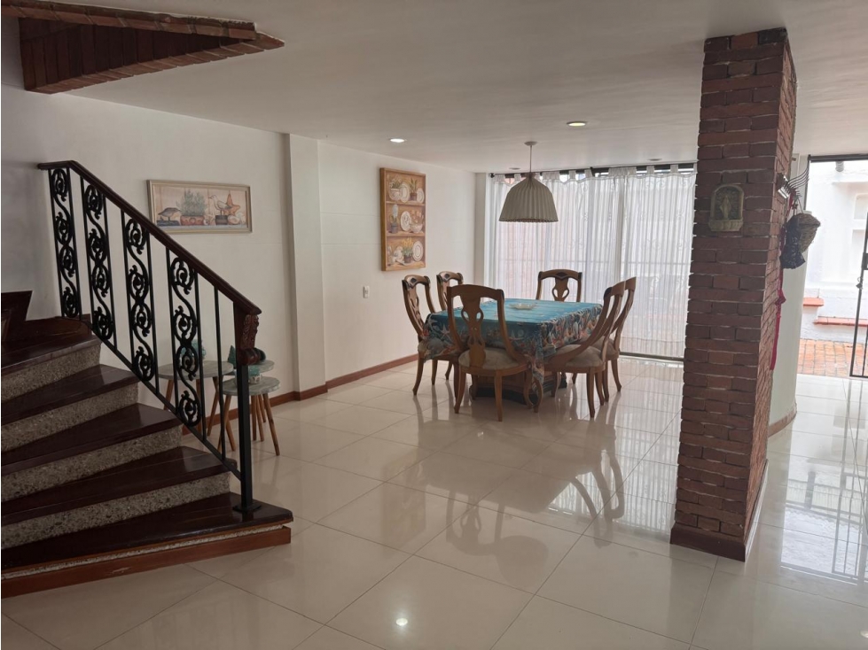 VENTA DE CASA ESQUINERA EN LA LOMA DEL ESCOBERO, ENVIGADO — foto 3