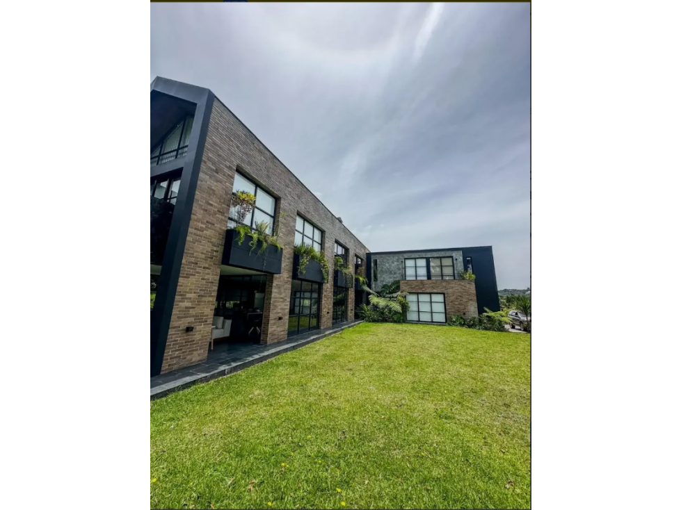 AMPLIA CASA LOTE EN VENTA EN ALTO DE LAS PALMAS, ENVIGADO