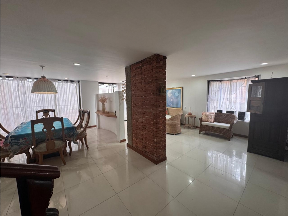 VENTA DE CASA ESQUINERA EN LA LOMA DEL ESCOBERO, ENVIGADO