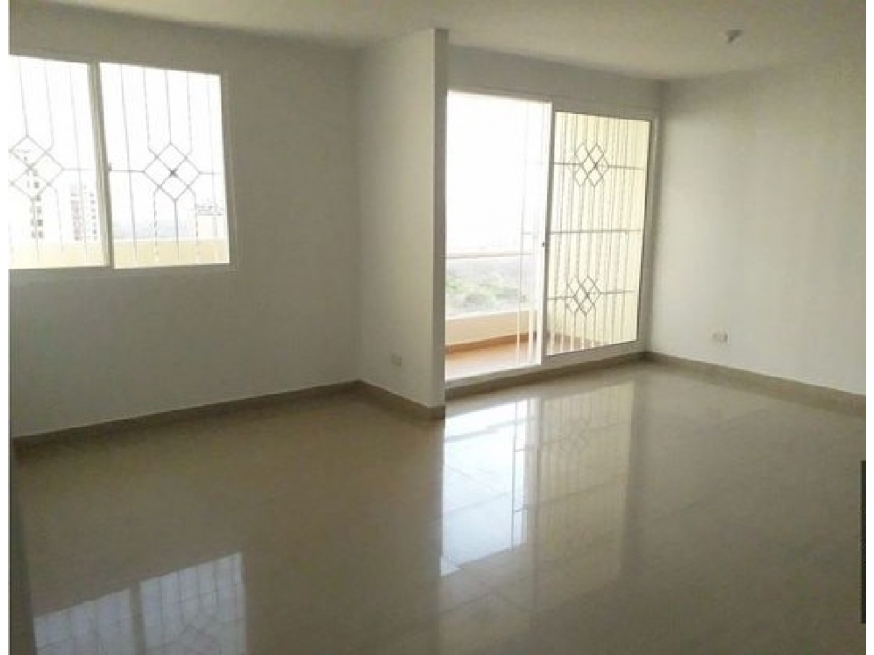 Se vende Amplio Apartamento en Miramar