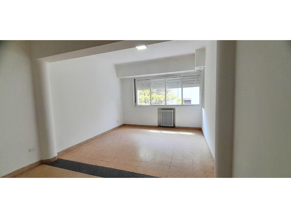 Departamento 3 ambientes con dependencia en alquiler — foto 2