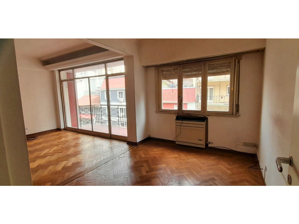 Departamento 3 ambientes con dependencia y cochera en venta