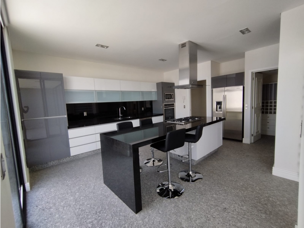 VENTA DE HERMOSA CASA FRENTE A PARQUE BICENTENARIO METEPEC - 1