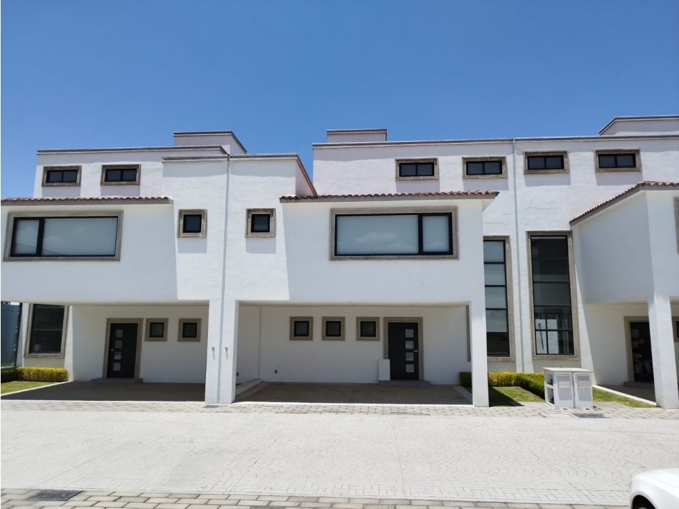 VENTA DE HERMOSA CASA FRENTE A PARQUE BICENTENARIO METEPEC - 2