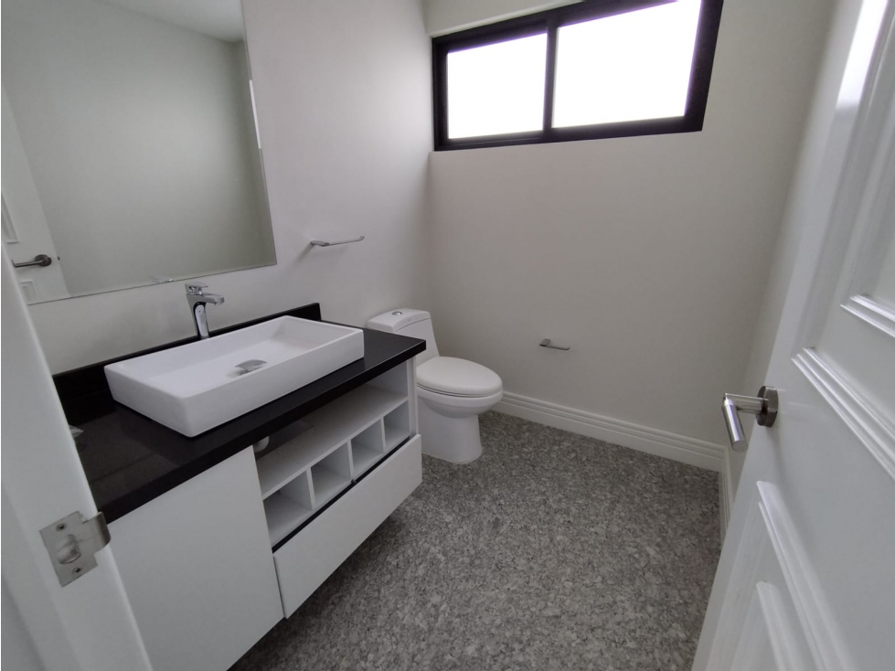 VENTA DE HERMOSA CASA FRENTE A PARQUE BICENTENARIO METEPEC - 6