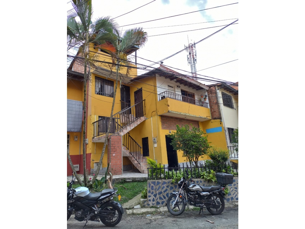 SE VENDE CASA EN SANTA ANA, BELLO