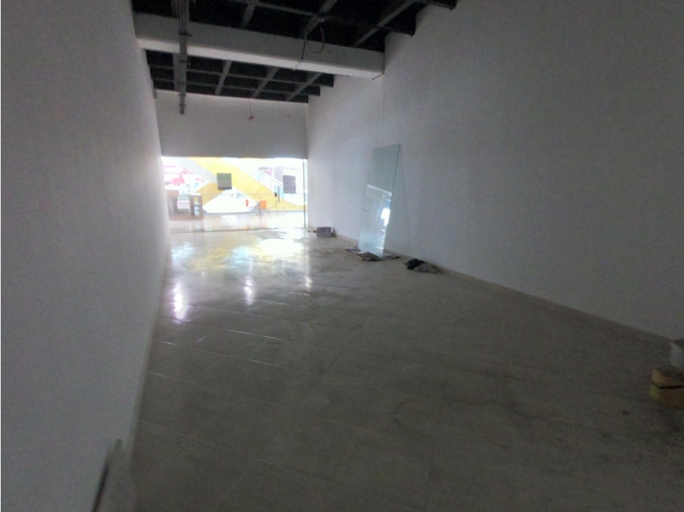 SE ARRIENDA LOCAL PLAZA ARRAYANES EN ITAGUI — foto 2