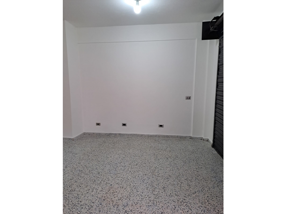 SE ARRIENDA LOCAL EN RIONEGRO - 2
