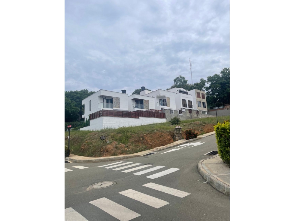 SE VENDE O SE PERMUTA LOTE EN EL CONDOMINIO CORALINA, EN SOPETRAN
