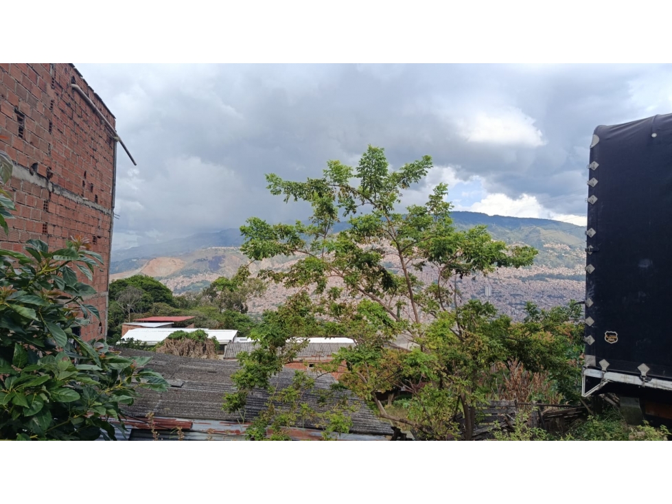SE VENDE LOTE URBANO EN EL 12 DE OCTUBRE, MEDELLIN — foto 2