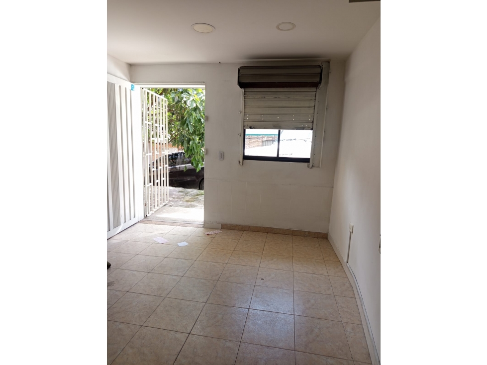 SE ARRIENDA LOCAL EN PEDREGAL - 2