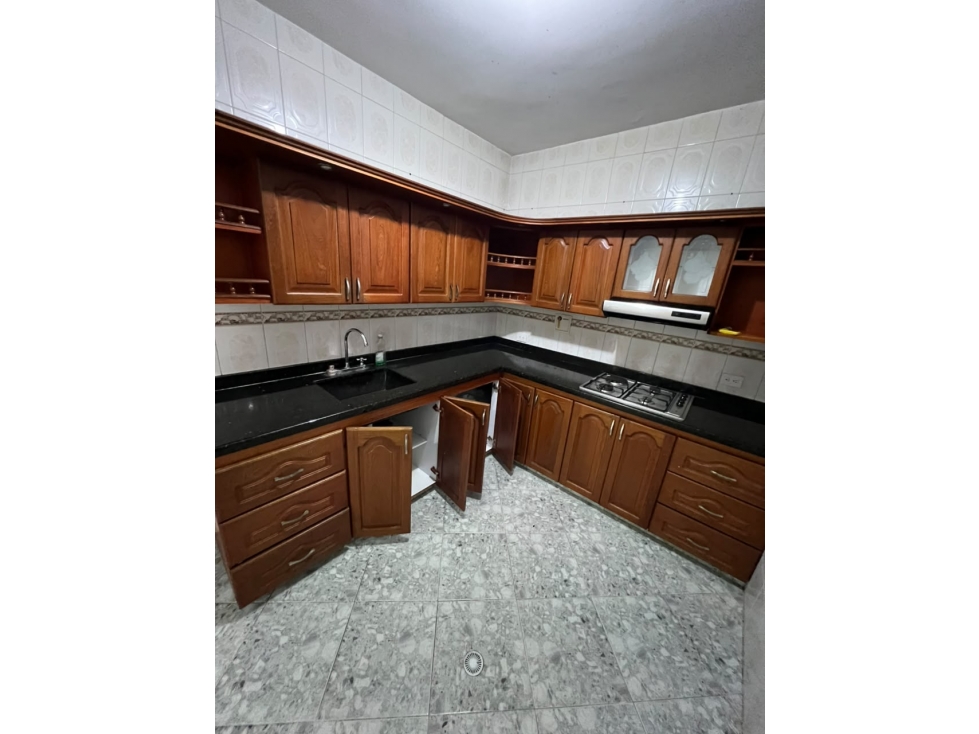 SE ARRIENDA CASA EN CAMPO VALDEZ, MEDELLIN — foto 3