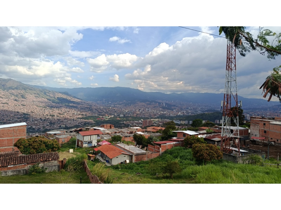 SE VENDE LOTE URBANO EN EL 12 DE OCTUBRE, MEDELLIN