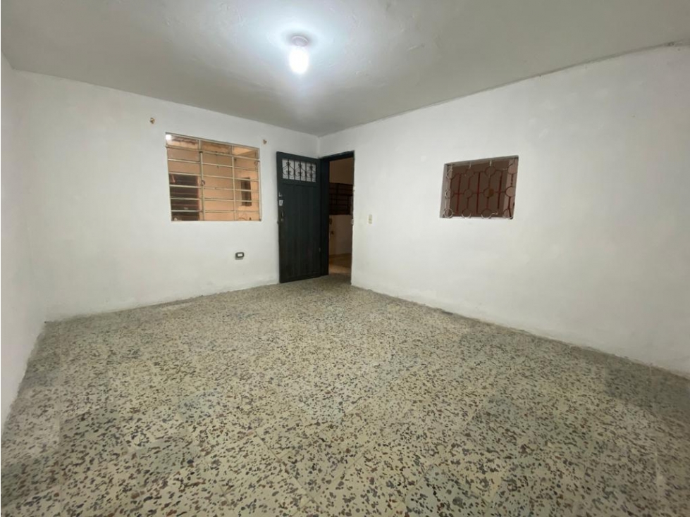 SE VENDE CASA EN SAN JAVIER BARRIO EDUARDO SANTOS, MEDELLIN