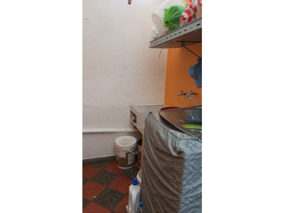 SE VENDE TERCER PISO EN EL BARRIO GIRARDOT - MEDELLIN — foto 6
