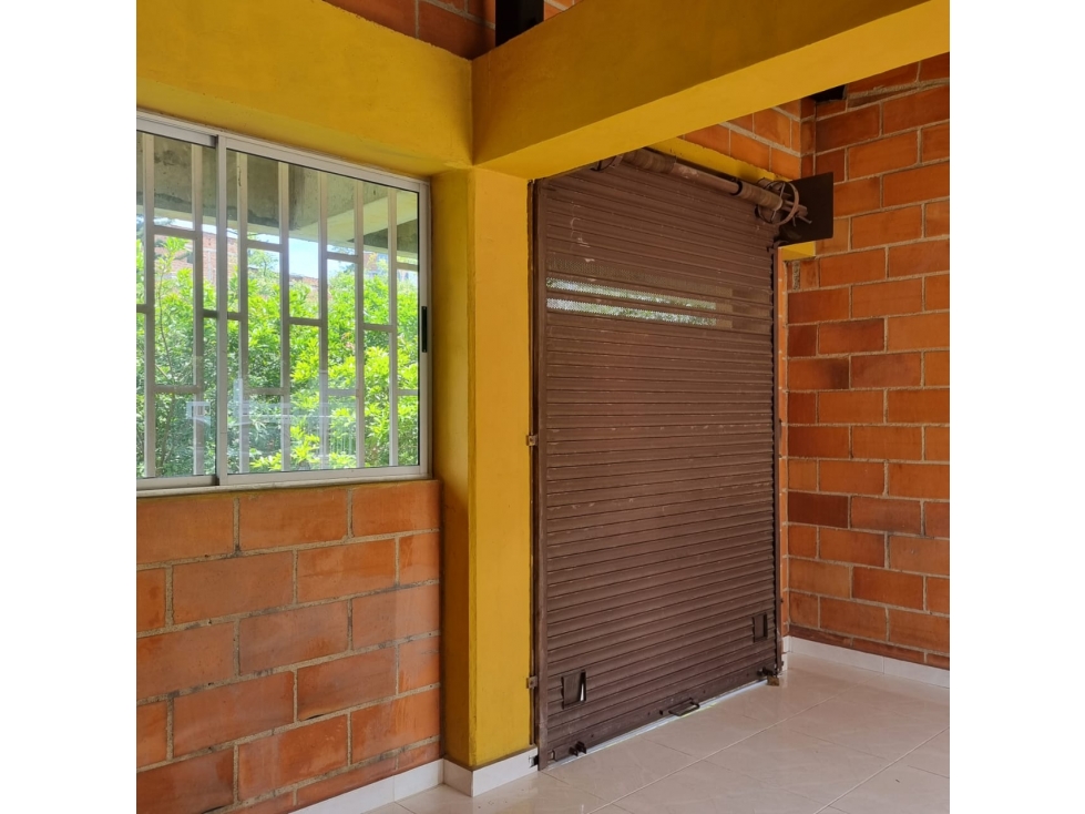SE ARRIENDA/VENDE LOCAL COMERCIAL EN LA LADERA — foto 2