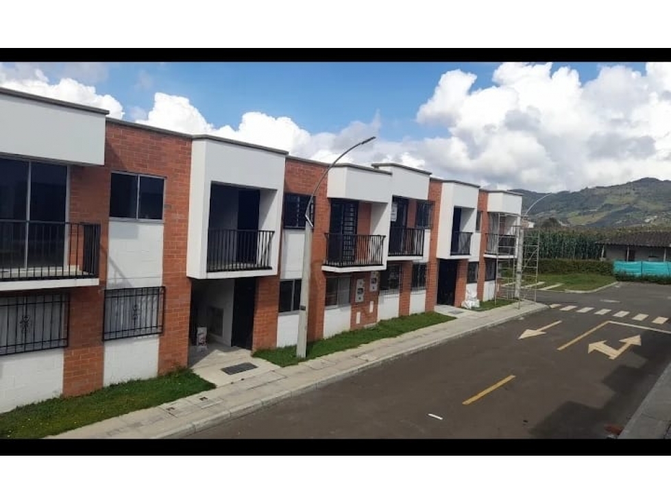 SE VENDE CASA UNIFAMILIAR EN EL CARMEN DE VIBORAL