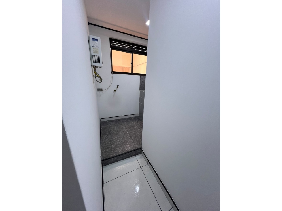 SE ARRIENDA APARTAMENTO EN LA AVENIDA 80, ROBLEDO. — foto 2