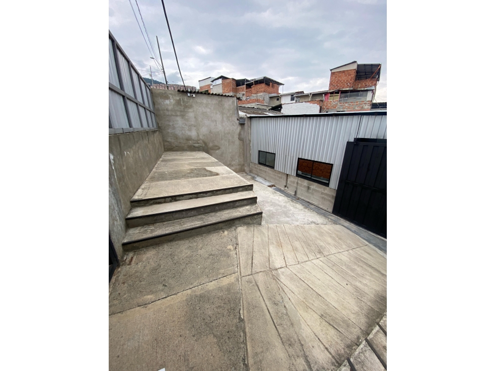 SE VENDE BODEGA EN ROBLEDO SECTOR LA POLA