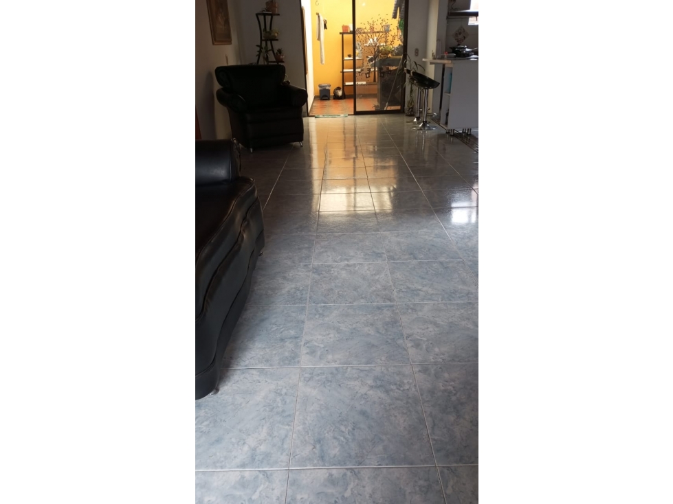 SE VENDE TERCER PISO EN EL BARRIO GIRARDOT - MEDELLIN — foto 3