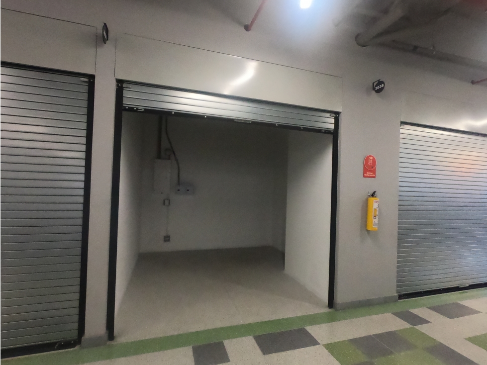 SE ARRIENDA LOCAL COMERCIAL EN EL C.C PLAZA BEILLIN - 5