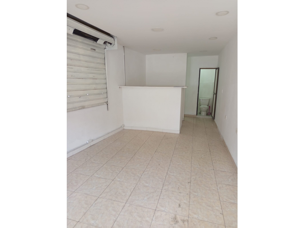 SE ARRIENDA LOCAL EN PEDREGAL - 4