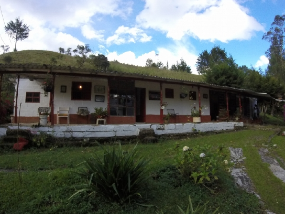 FINCA CON AGUA EN VENTA, GUARNE — foto 3